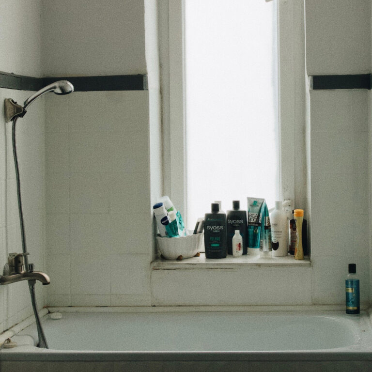 Bathtub with window clutter